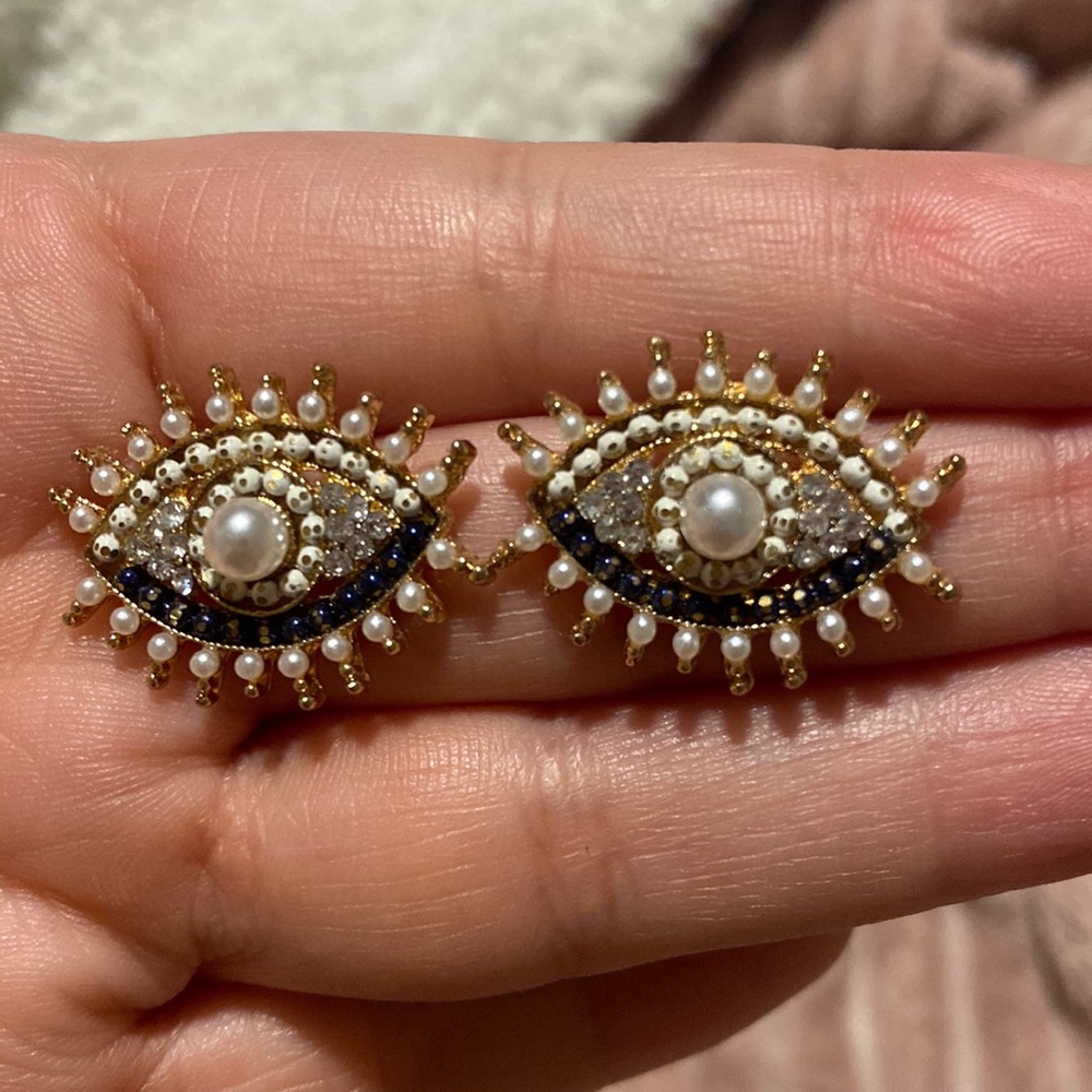 Evil eye pearl studs